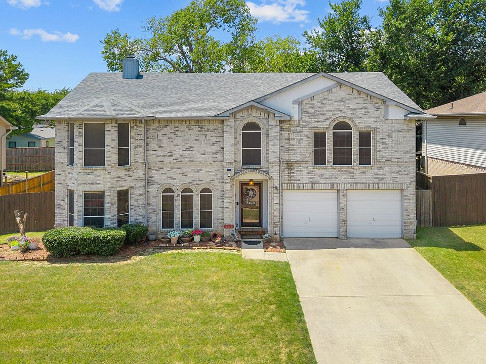 1st image of 2610 Vistaview Dr