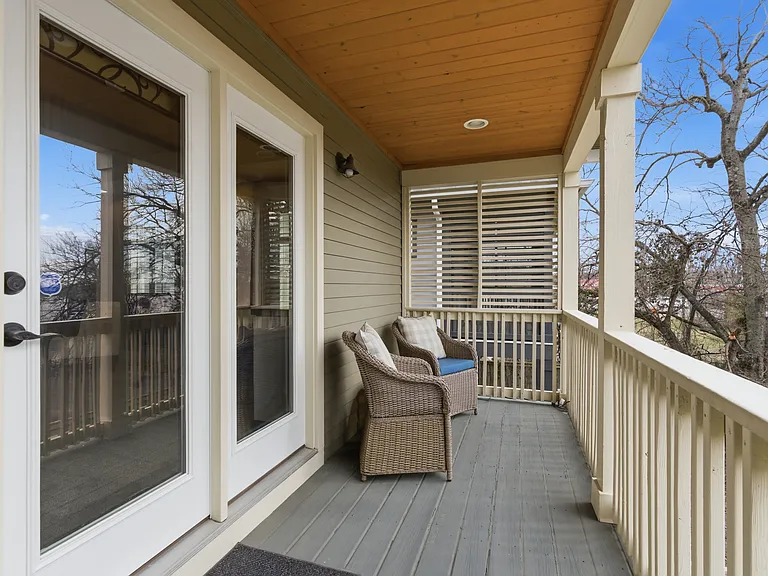 1034 Burchwood Ave — Photo 25