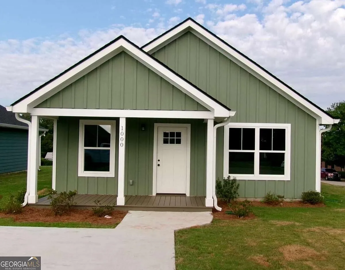 3 bed, 2.0 bath, $1,800 — Photo 1