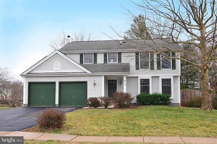 1st image of 300 Samantha Dr