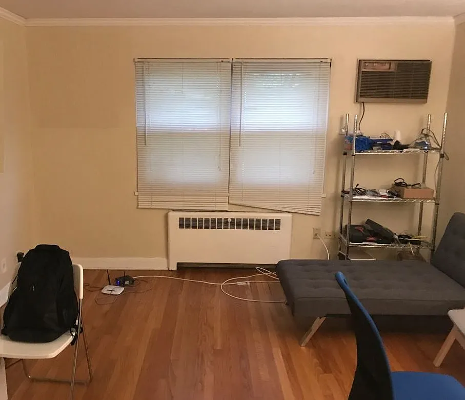 877 Farmington Ave — Photo 2