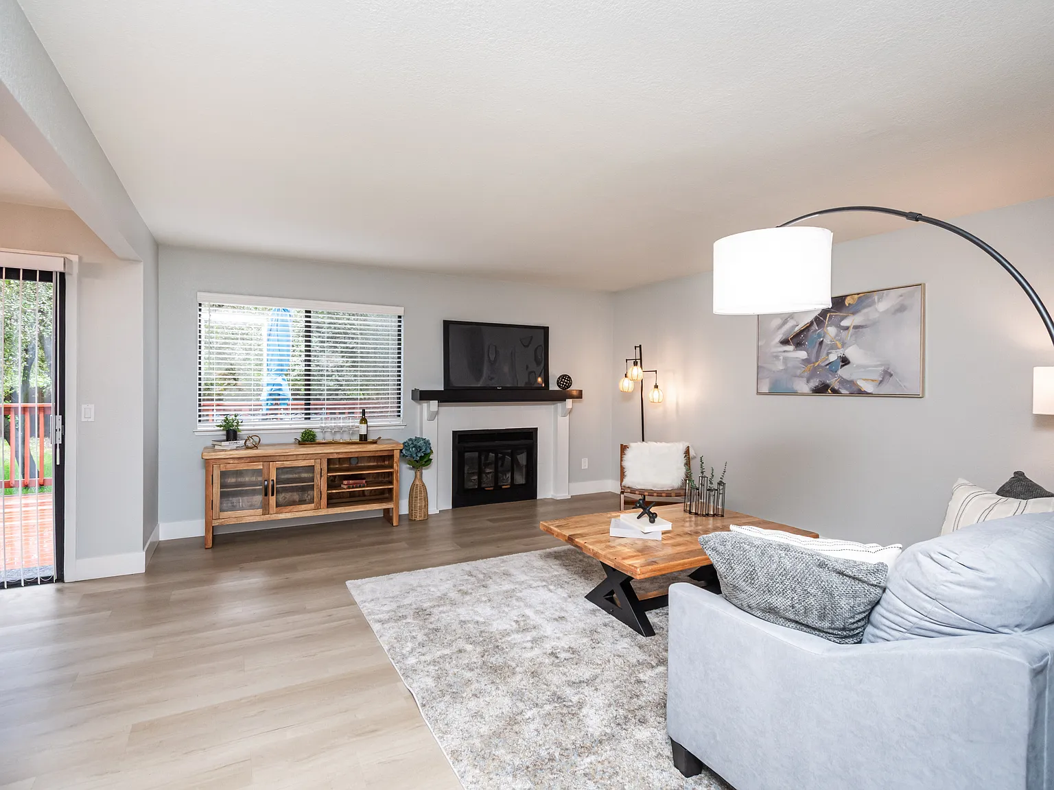 4062 Quarry Ct — Photo 2