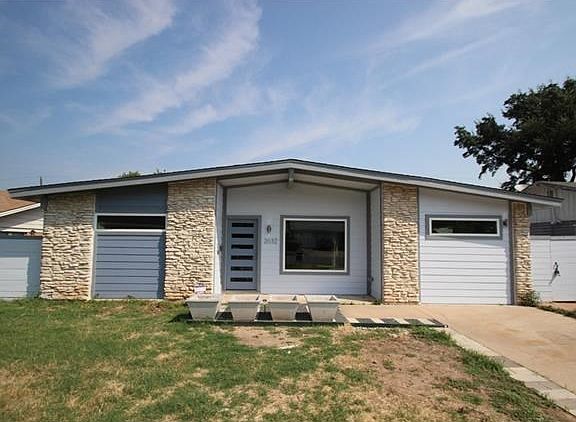 Street view. Pots come with property