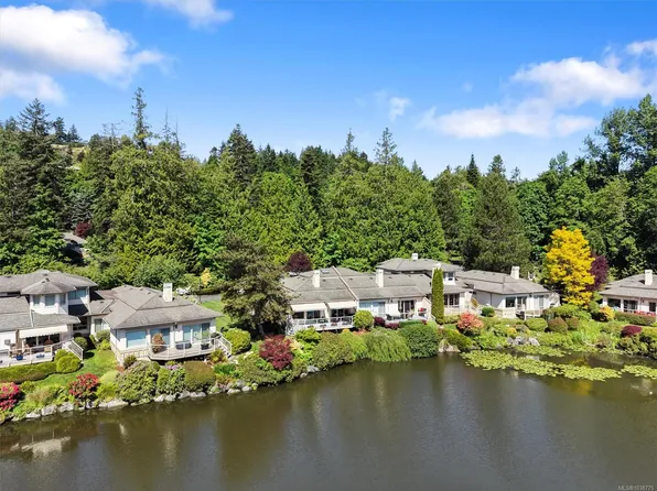 4701 Lochside Dr #8, Saanich, BC V8Y 3E2