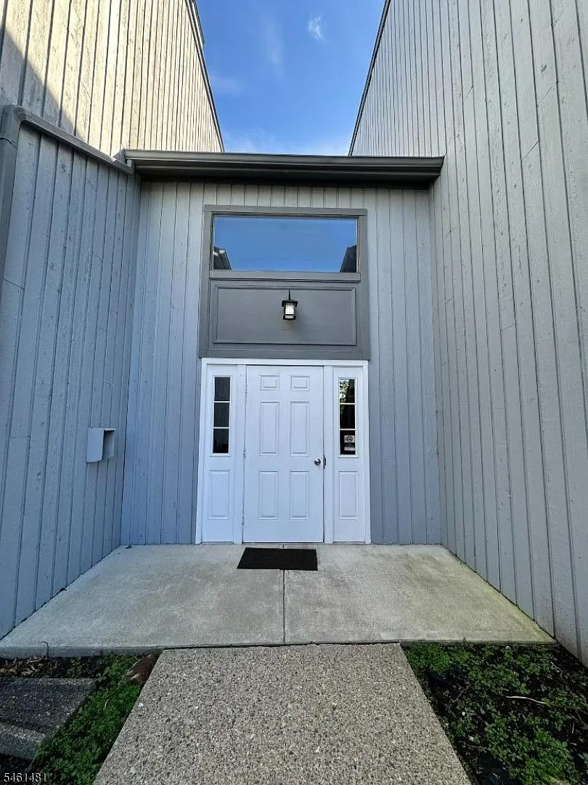 2 bed, 2.0 bath, 1213 sqft, $3,000 — Photo 1