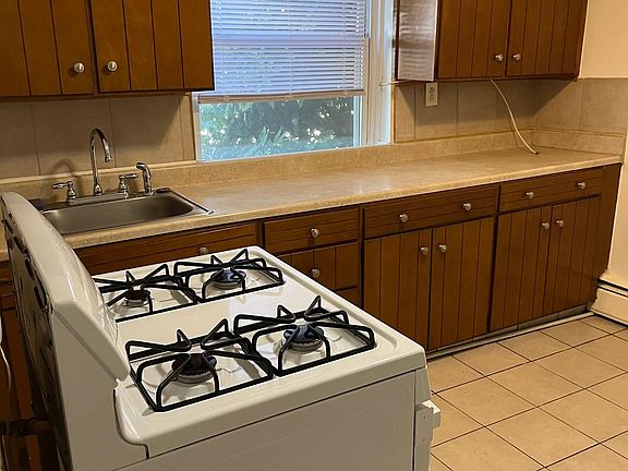 Eat-in Kitchen