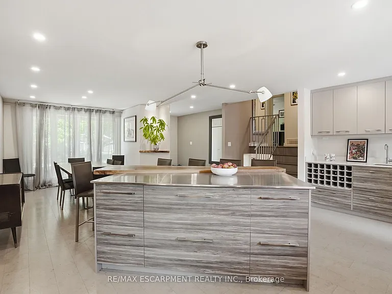570 Rosedale Cres — Photo 14