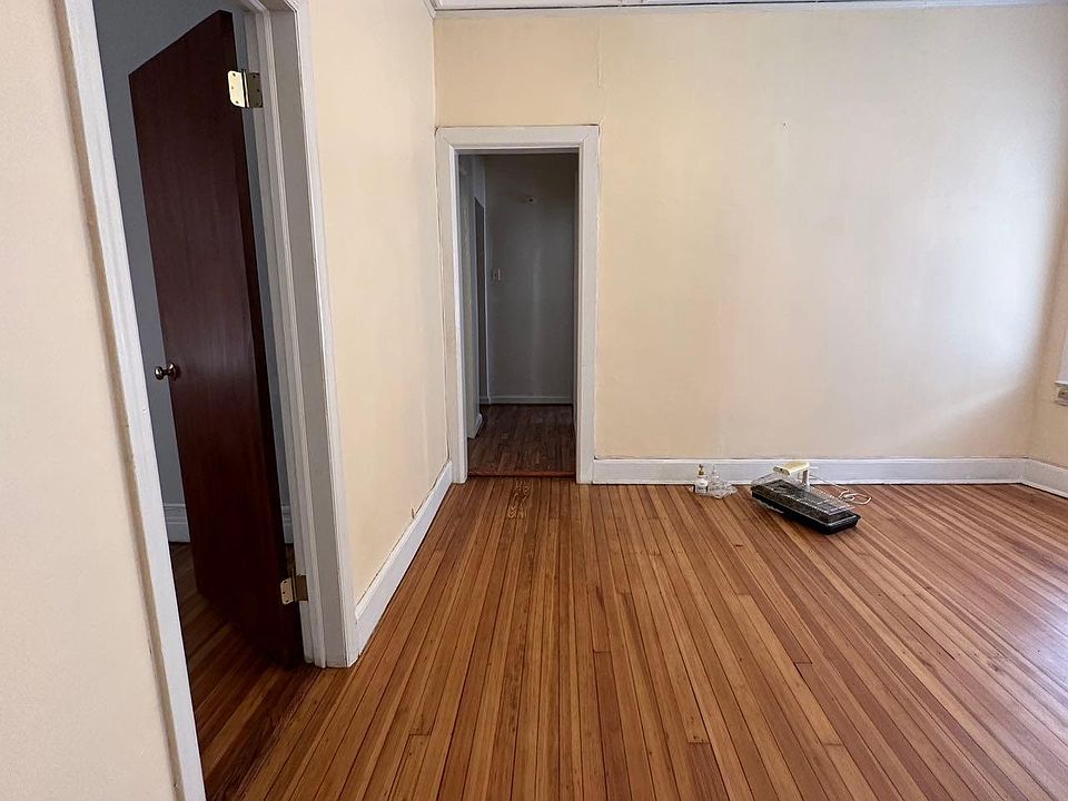 1st image of 134 Bay 32nd St Floor 1