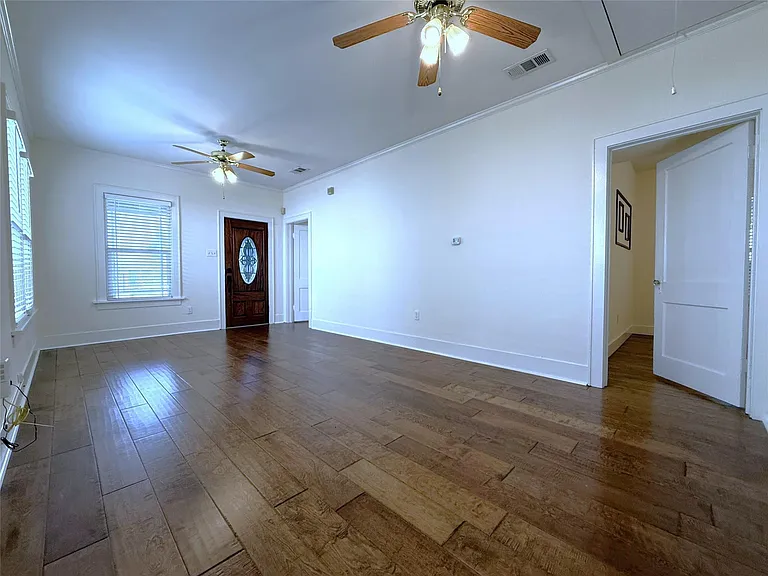 1011 Nadine St — Photo 11