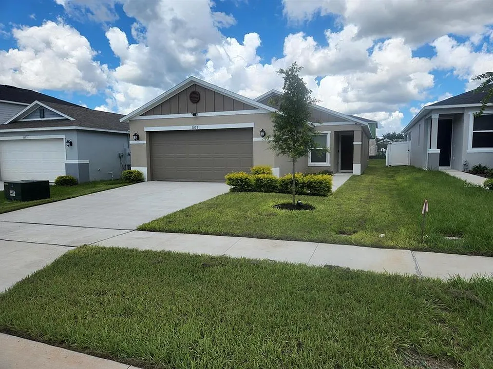 1055 Papaya Cir