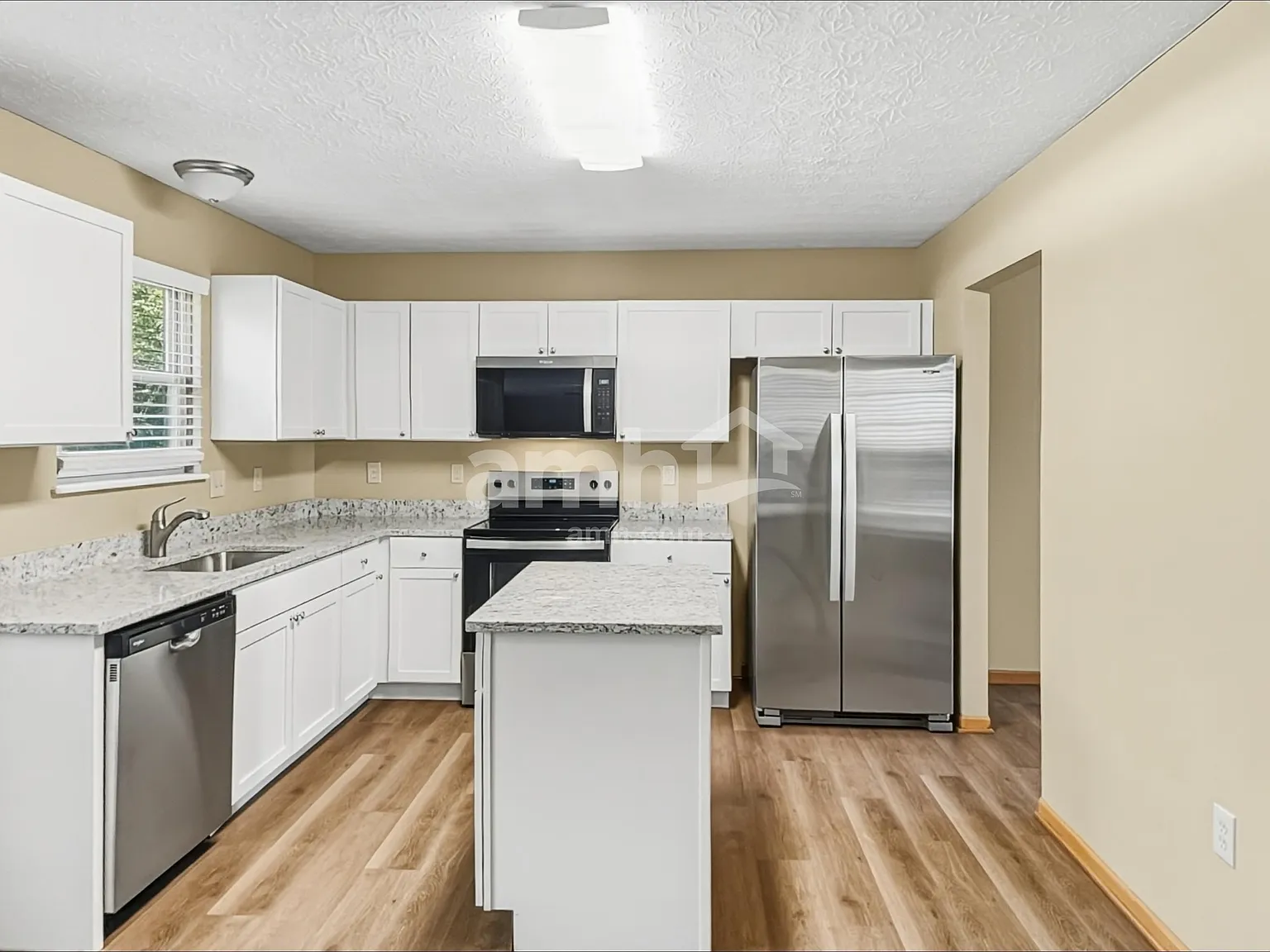 4 bed, 2.5 bath, 1734 sqft, $2,405 — Photo 3