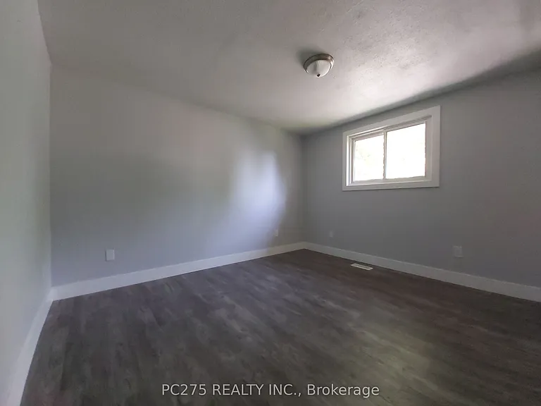 49 Caprice Cres — Photo 4