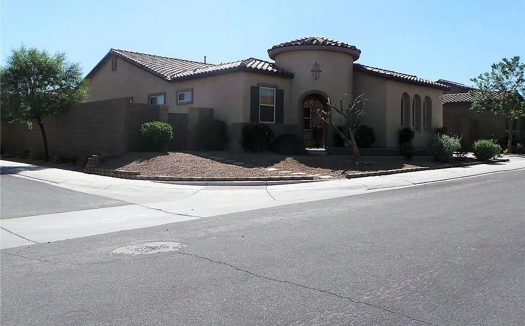 4 bed, 3.5 bath, 2394 sqft, $2,829 — Photo 1