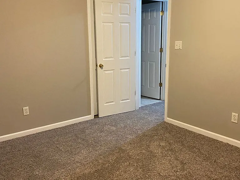 221 Hanover Ct — Photo 20