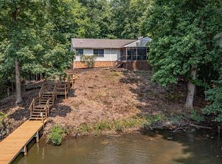 279 Peake Rd, Weems, VA 22576