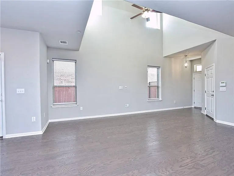 3240 E Whitestone Blvd #21 — Photo 6