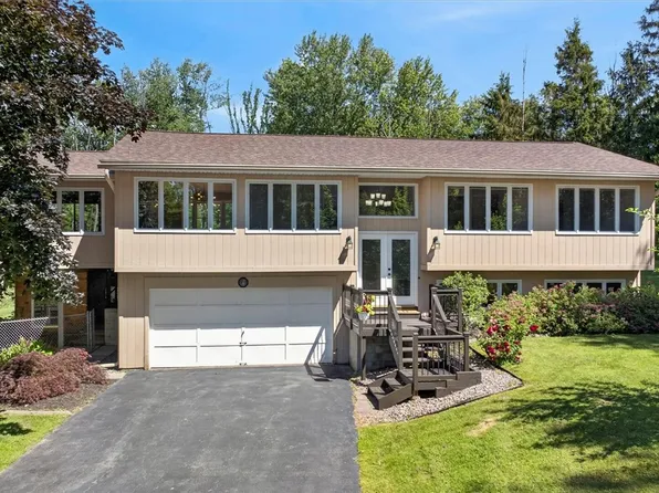 359 Hillside Cir, Macedon, NY 14502