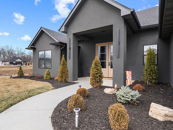 3rd image of 4409 Royal County Rd