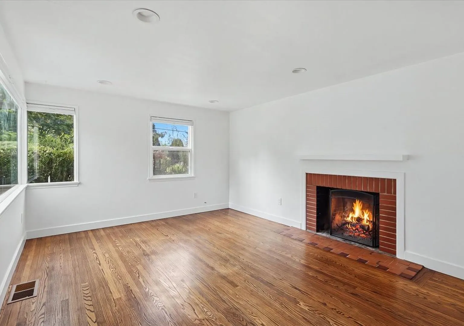 2Bd/1Ba Seattle Home — Photo 2
