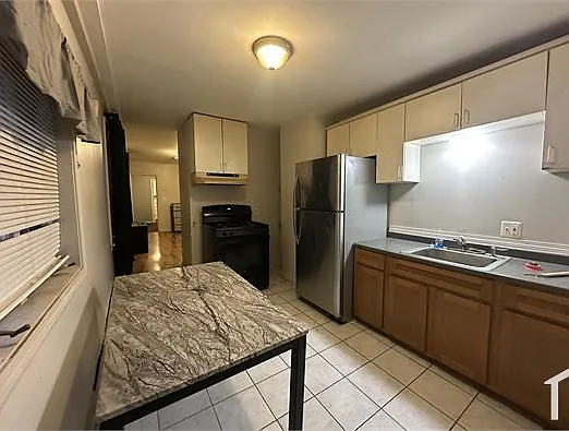 34 Agawam St #1R — Photo 3