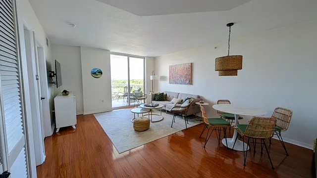 900 SW 8th St #1002 — Photo 8