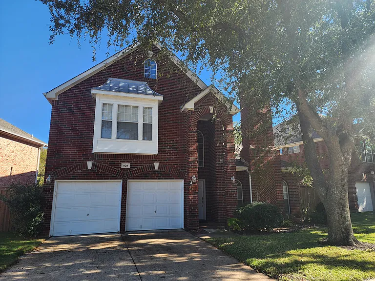 929 Parker Dr — Photo 3