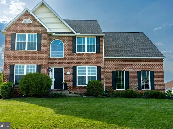 14 Celestial Ter, Greencastle, PA 17225