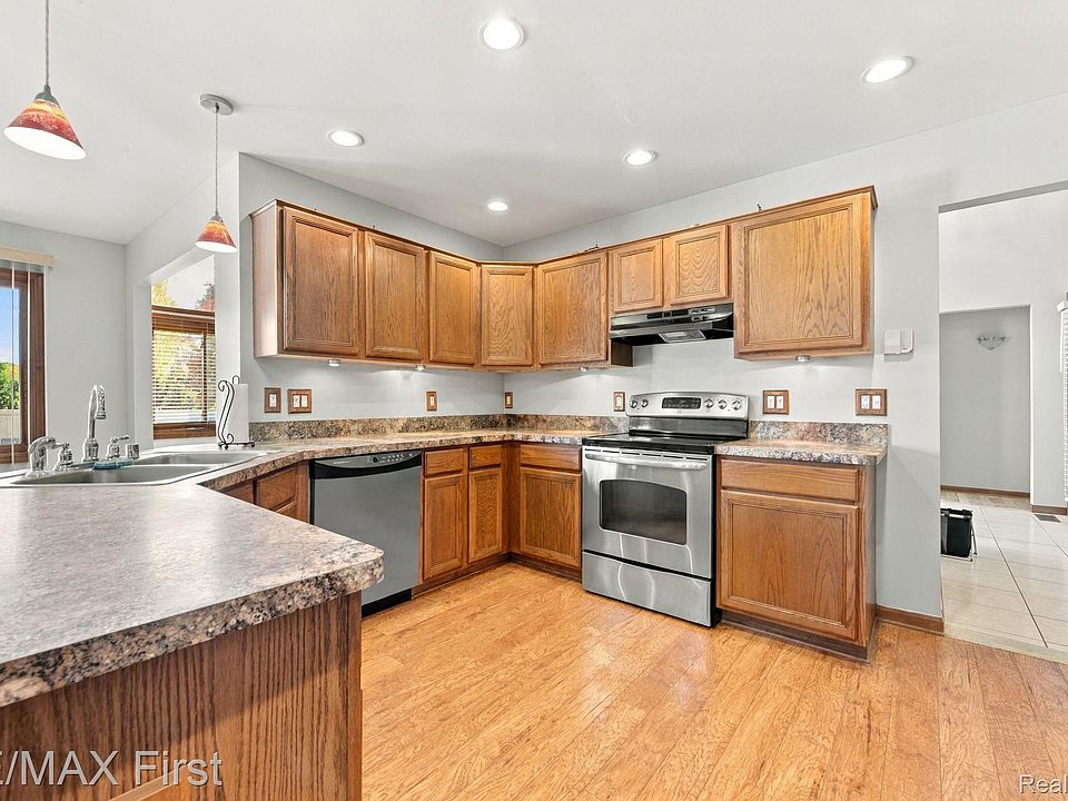 52669 Creekside Dr, photo 11