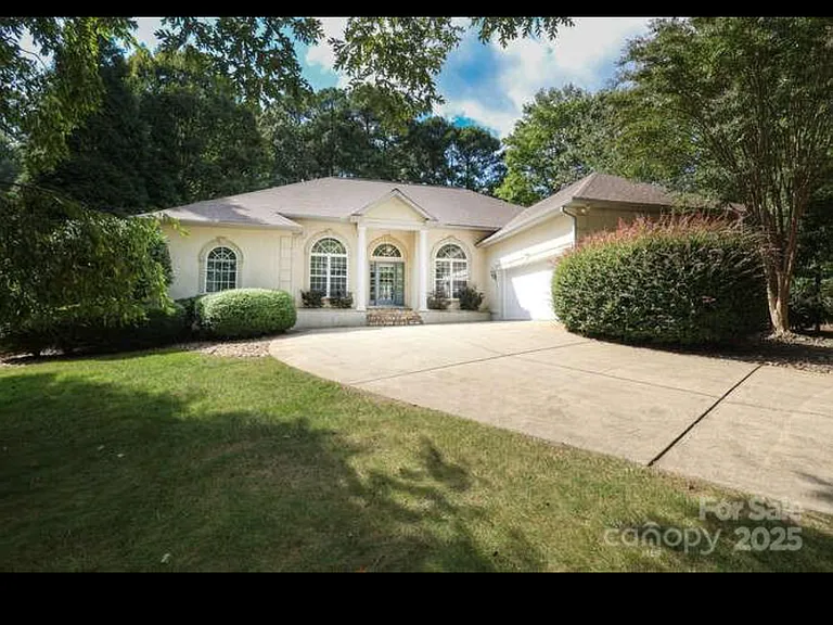2587 Penngate Dr — Photo 1