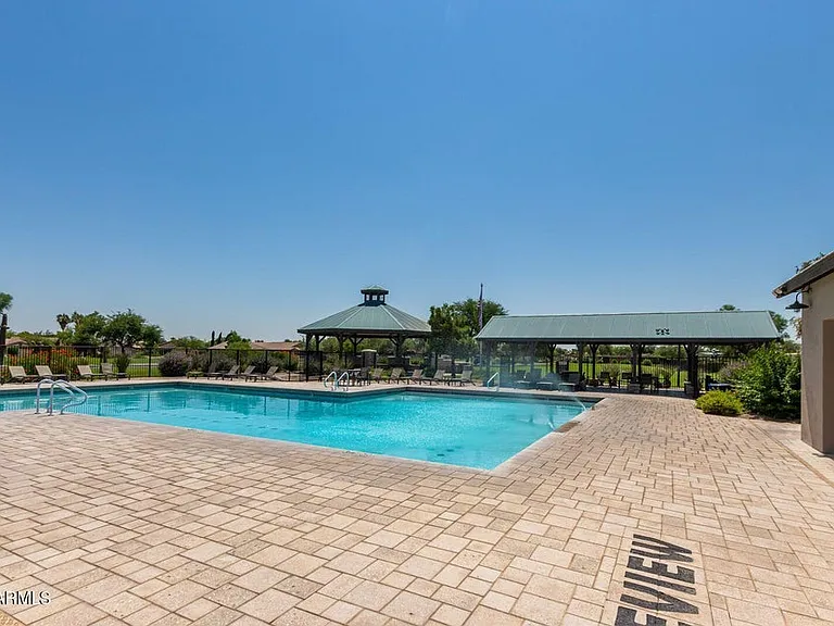 983 E Palomino Way — Photo 35