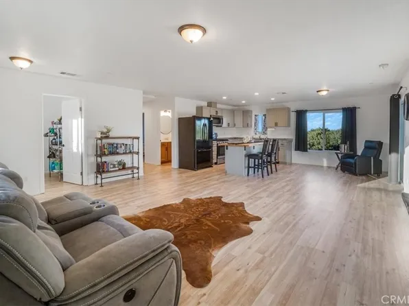 7987 Daisy Rd, Oak Hills, CA 92344