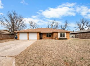 3811 S Hickory Stick Dr, Chickasha, OK 73018