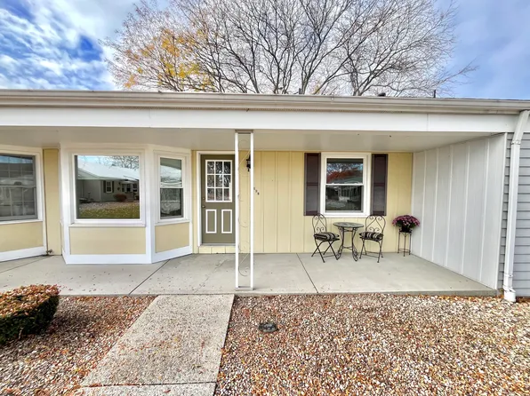 1002 Village Ln, Jenison, MI 49428