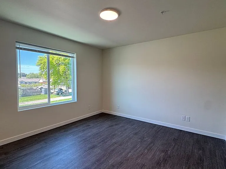 503 E Helena Ave — Photo 37