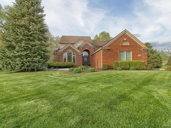 21979 N Lyon Trl, South Lyon, MI 48178