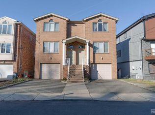 799 Fairview Ln, Cliffside Park, NJ 07010