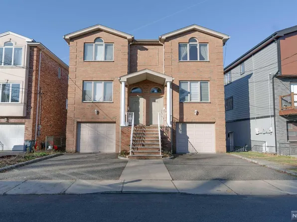 799 Fairview Ln, Cliffside Park, NJ 07010