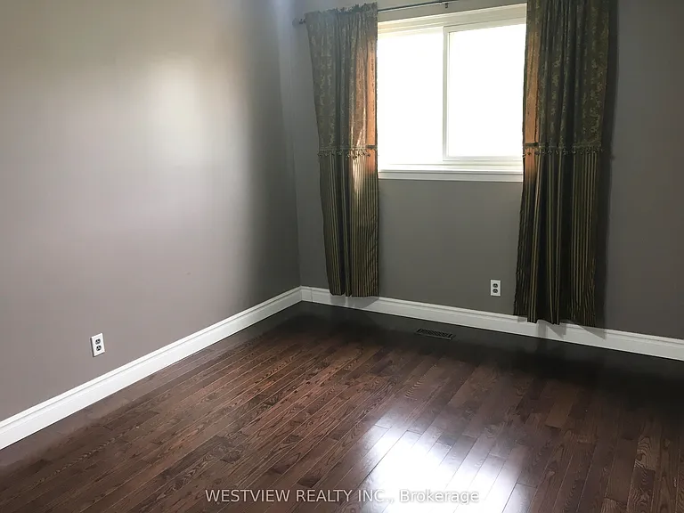 19 Coxworth Cres — Photo 19