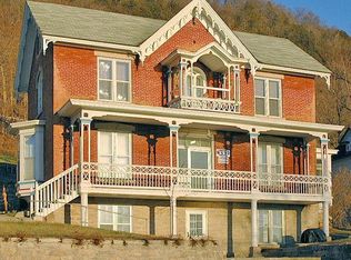 332 S Main St #4, Fountain City, WI 54629