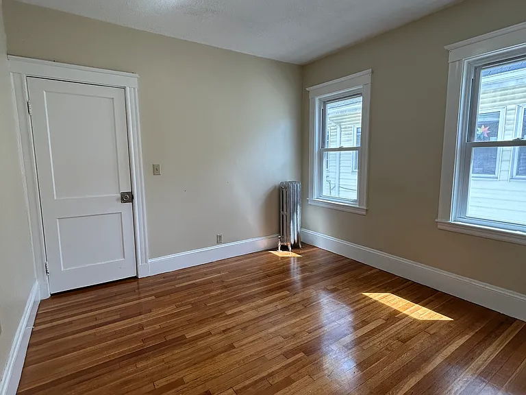 45-47 Selden St #1 — Photo 2