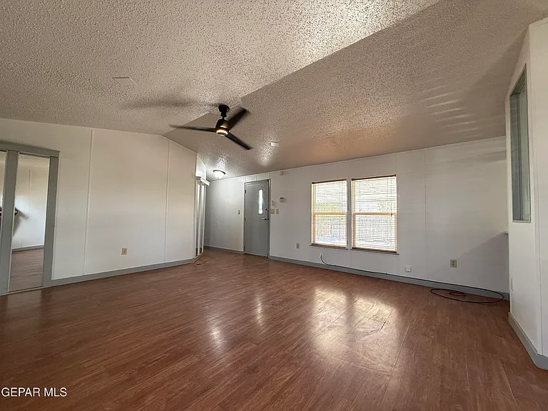 5941 Sixta Dr — Photo 12