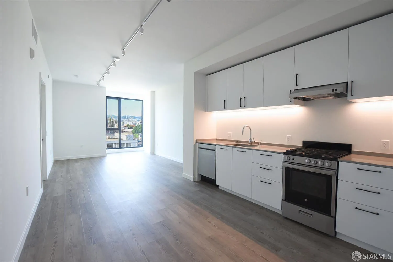 395 6th St #Be1 - Photo 2