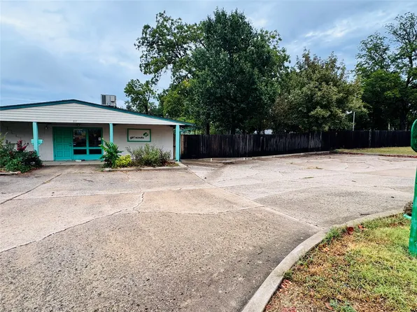 811 E Grand Ave, Ponca City, OK 74601