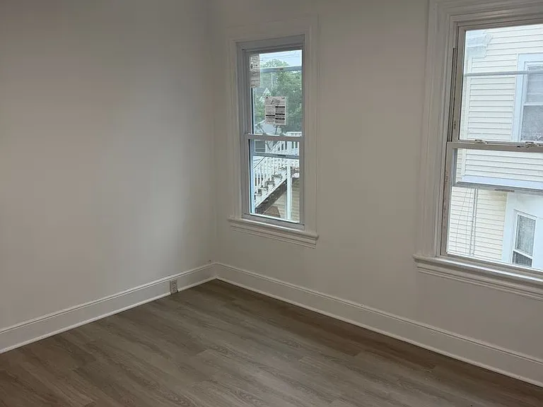 322 F St — Photo 5
