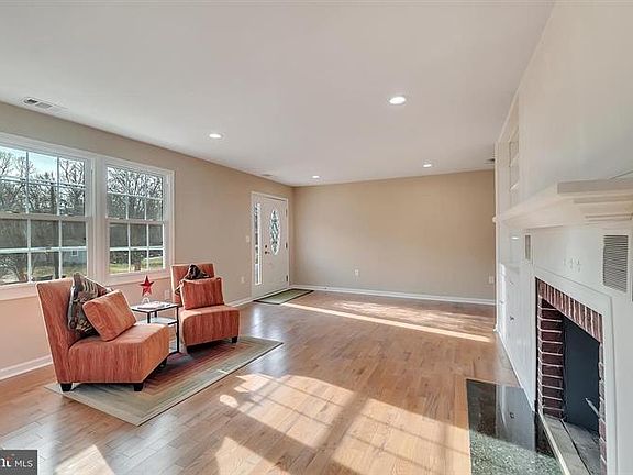 5th image of 5200 Lorraine Dr