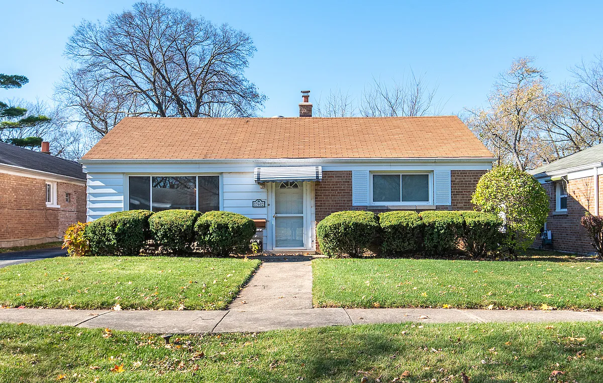 17602 Western Ave photo 1