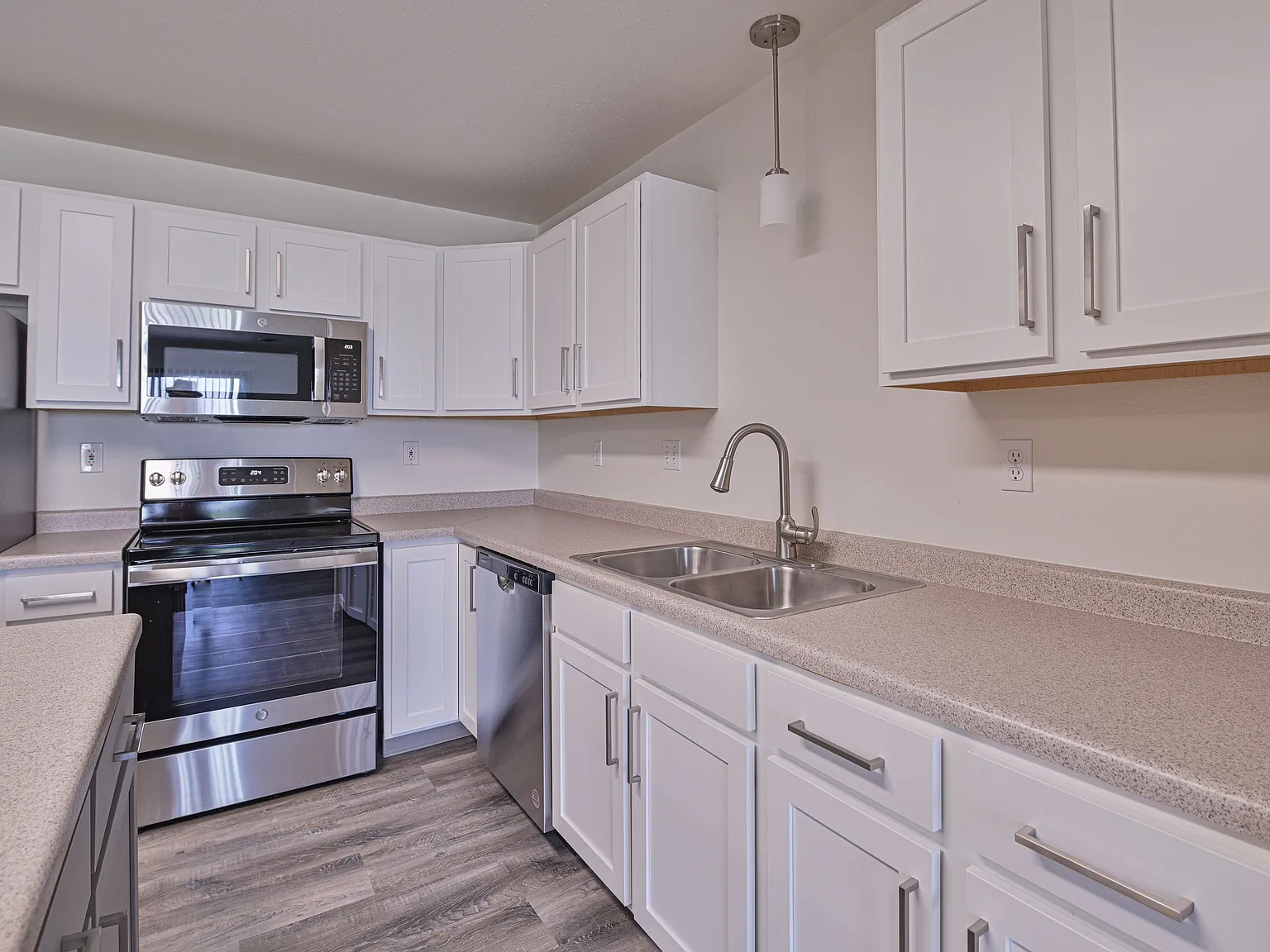 West Ridge Apartments — Photo 4