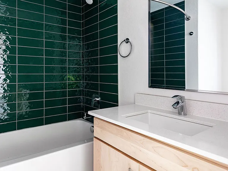 3333 Hennepin Ave — Photo 8