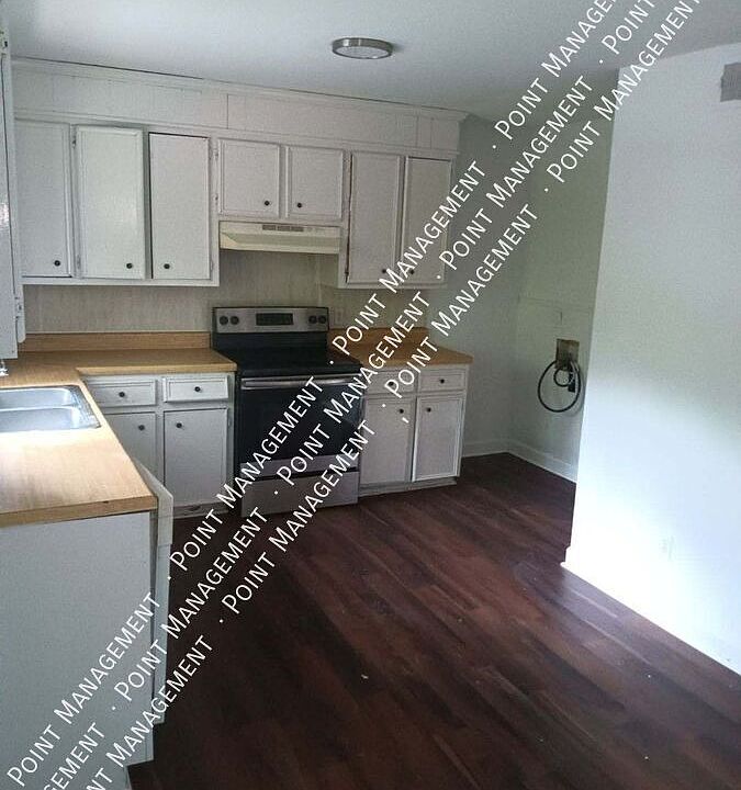 1st image of 906 Palace Ct #15