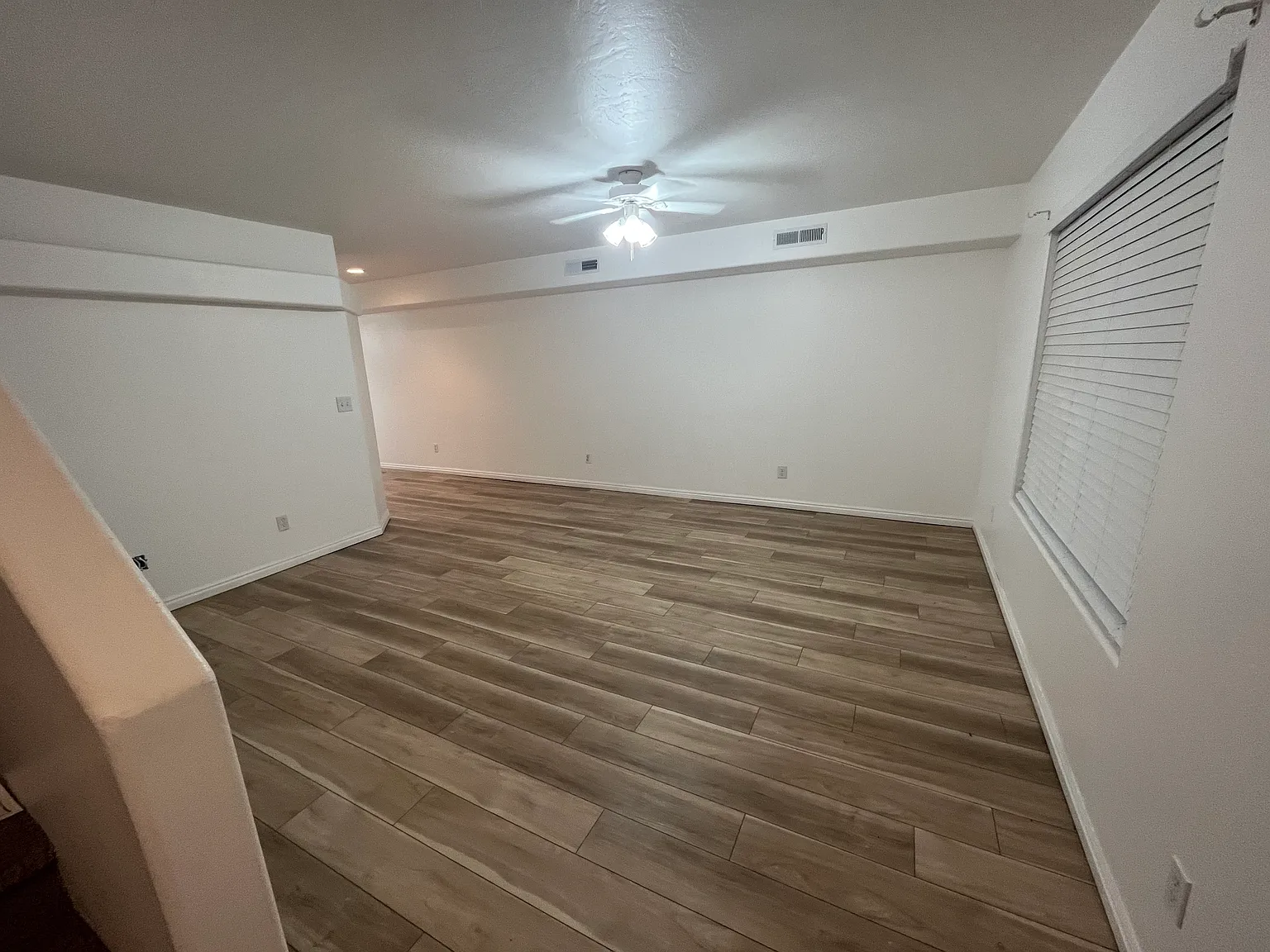 3 bed, 2.5 bath, 1373 sqft, $1,350 — Photo 2